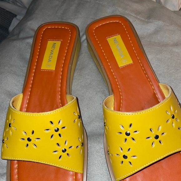 Sandals by Nevada, Yellow/Orange Low Heel, Sz 9 - Picture 3 of 13